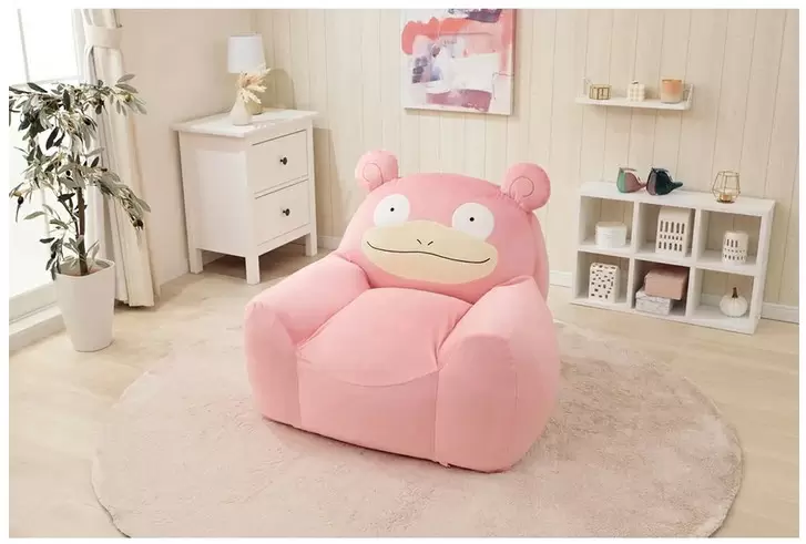 寶可夢傢俱全新商品《呆呆獸沙發》可愛造型柔軟觸感，完美包覆讓你坐著就不會想站起來