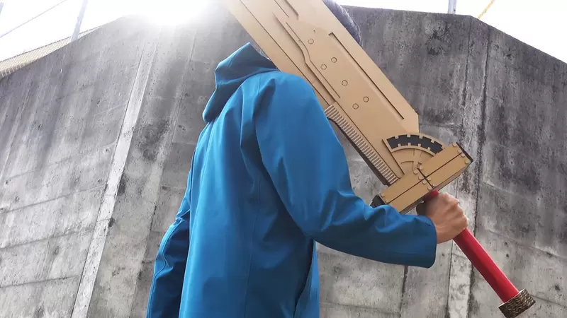 達人手做《最終幻想7 克勞德組合劍》硬紙板製作又帥又好拿,而且還能還原動畫電影中分離組合模式 達人手做《最終幻想7 克勞德組合劍》硬紙板製作又帥又好拿,而且還能還原動畫電影中分離組合模式