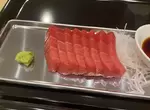 《一坪270萬的鮪魚生魚片》土豪地主開好玩的店 廉價金屬托盤毀了整體的美感? 《一坪270萬的鮪魚生魚片》土豪地主開好玩的店 廉價金屬托盤毀了整體的美感?