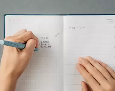 《左撇子專用記事本》跟一般的記事本有什麼不同?只有左撇子才懂其中的困擾