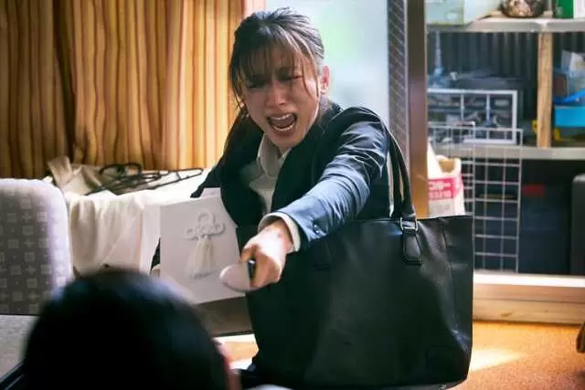 《搶劫便利店結果瞬間被逮捕》剛好有個警察在裡面上廁所,這種劇情確定不是烏龍派出所嗎? 《搶劫便利店結果瞬間被逮捕》剛好有個警察在裡面上廁所,這種劇情確定不是烏龍派出所嗎?