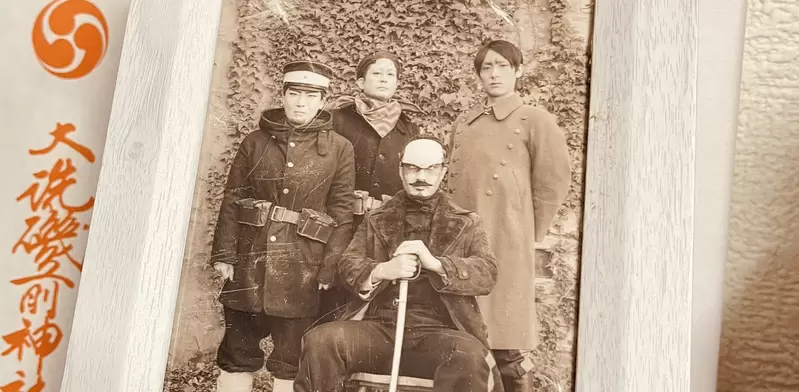 《黃金神威COSER們的惡搞遊戲》舊化COSPLAY合照偽裝祖先遺照 將來子孫肯定要誤會了