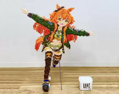 棉花棒藝術家製作《賽馬娘 摩耶重炮》使用了4000根棉花棒製成的立體點陣圖像