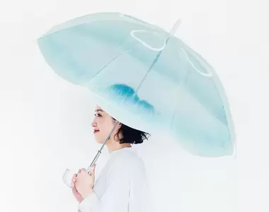 日本雜貨品牌推出《水母雨傘》下雨天撐傘帶給你滿滿的浪漫氛圍