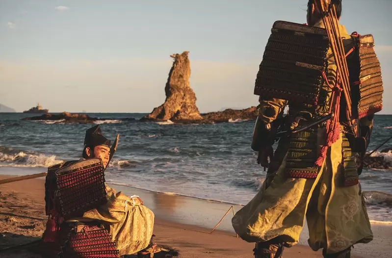 《自衛隊又穿越時空了》NHK大河劇驚見現代化船艦 當年怎麼不直接征服世界呢? 《自衛隊又穿越時空了》NHK大河劇驚見現代化船艦 當年怎麼不直接征服世界呢?