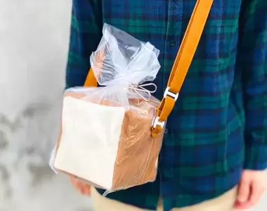 《整條吐司側背包》走過路過旁人必定回頭看你的吸睛包包