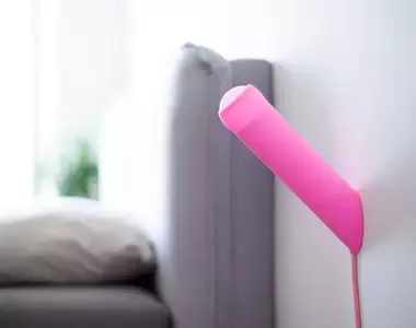 《調皮壁燈》這是一款極具創意而且符合人體工學的照明設備