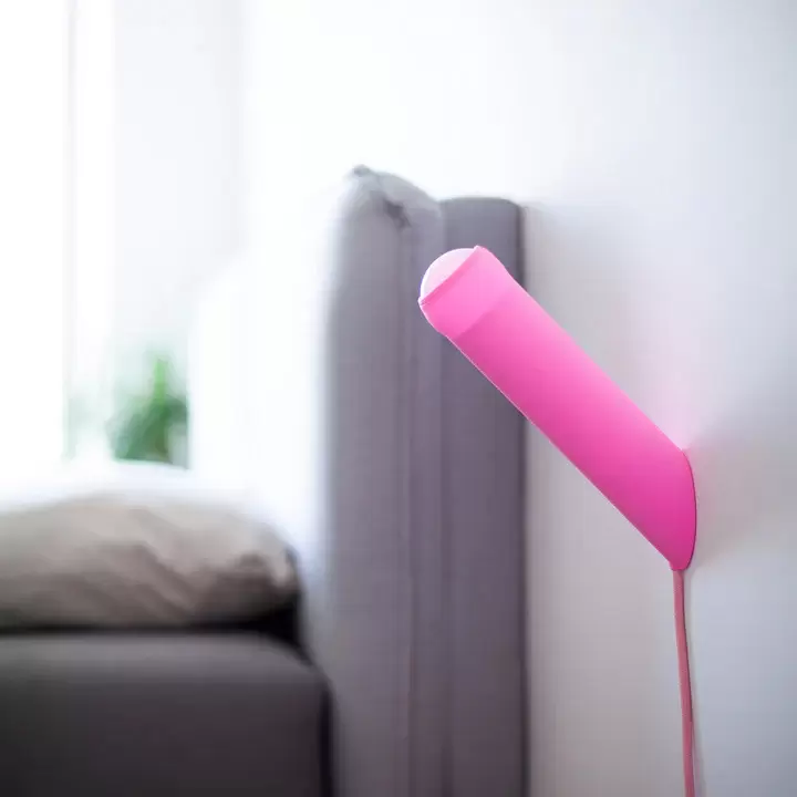 《調皮壁燈》這是一款極具創意而且符合人體工學的照明設備