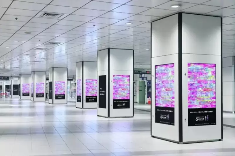 廣告只有《學生》看的到？東京澀谷和池袋站出現一連串的雜訊廣告，但內容其實超暖心？