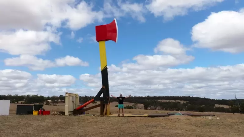 超狂實驗《不管什麼都能一刀兩斷的斧頭》保齡球、滅火器、冰箱甚至汽車都給你劈開