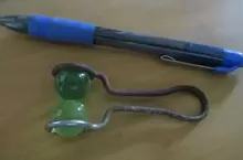 《網路大神幫解答各種疑難雜症》這個用鋼絲跟玻璃彈珠組成的東西是什麼？大神：其實是個簡易磨刀器喔