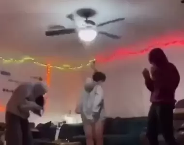 《吊扇+平底鍋K人的謎之遊戲》推薦給聖誕節不知道玩什麼團康遊戲的朋友使用