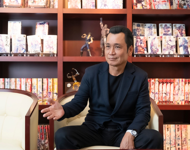《漫畫家原哲夫照片話題》訪談照被說超像電腦動畫或蠟像 看起來真的這麼不自然嗎?