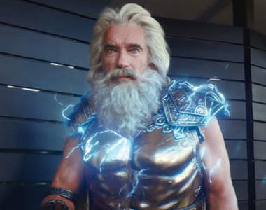 2022年超級盃廣告《阿諾扮演宙斯代言BMW電動車》會發電的神明感覺超方便的(大誤)