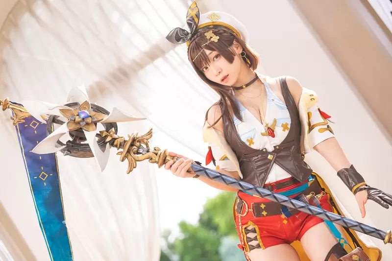 明年2月推出《萊莎的鍊金工房3》官方釋出伊織萌cos萊莎美圖，這波操作真的很會XD