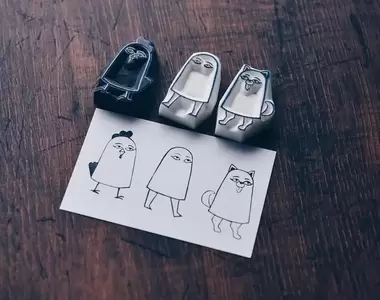 超趣味《手刻橡皮印章創作》簡直就像畫畫般精緻的畫面，真的是印章蓋出來的嗎？