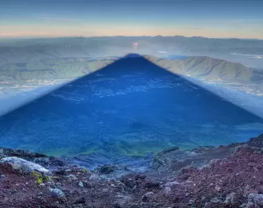 《富士山的影子》從不同角度看世界也許你會有新的觀點與思維