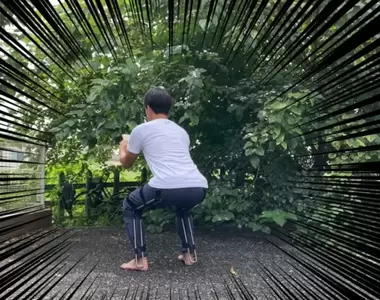 穿戴式《隱形椅》,隨時隨地都可坐下?到底是你穿椅子、還是椅子穿你?