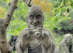 《這間寺廟的羅漢像超有趣》手拿相機筆電超現代 神佛也需要緊跟時事顧防疫 《這間寺廟的羅漢像超有趣》手拿相機筆電超現代 神佛也需要緊跟時事顧防疫