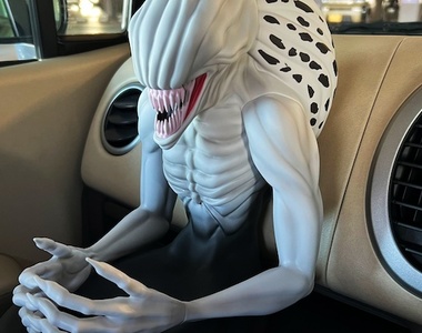 純愛周邊《劇場版咒術迴戰0》特級過咒怨靈・祈本里香飲料架，11歲未婚妻完全顯現！