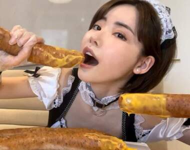 肉眼可見超巨根《深田詠美吃香腸》這個尺寸是要挑戰大食youtuber嗎？