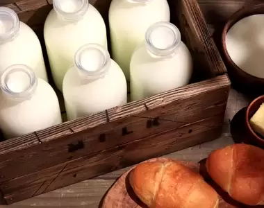 不是CGI《停格動畫牛奶盒製作過程》這滑順的過程確定不是蛋糕而是木頭嘛？