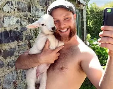 2023年版《愛爾蘭農夫猛男月曆》農場裡獨有的這份肌情值得你擁有