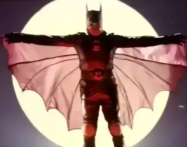 1993年版《印度蝙蝠俠電影》歌舞昇平的模樣場面也太歡樂惹