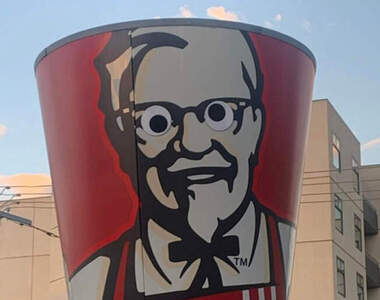 《無處不在的塑膠大眼》不管什麼東西只要貼上眼睛都會變得有趣