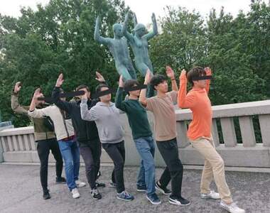 日本網友《挪威雕刻公園雕像模仿全攻略》花了五小時才把所有的雕像照抄了一遍(累)