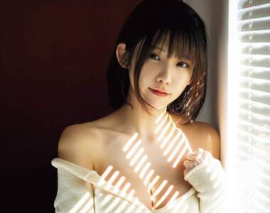 最可愛妹系正妹《Enako えなこ》換上清涼內衣展現小性感❤