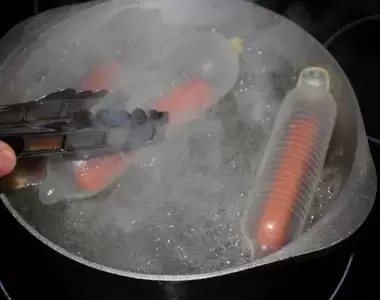 食慾強烈破壞《看起來沒那麼好吃的食物照》是誰會把香腸套個保險套拿去煮？