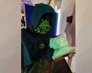 用百元材料製作《會發光的魔法書》晚上拿出來用還有照明效果超實用