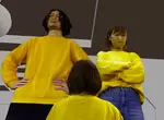 《體驗小朋友看世界的視角》想像天天背著19公斤上下學 被4公尺高的巨人責罵超恐怖 《體驗小朋友看世界的視角》想像天天背著19公斤上下學 被4公尺高的巨人責罵超恐怖