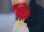 《水煮蛋淋美乃滋之爭》把雞蛋淋在雞蛋上豈不是很奇怪?難道有人會拿番茄沾番茄醬嗎? 《水煮蛋淋美乃滋之爭》把雞蛋淋在雞蛋上豈不是很奇怪?難道有人會拿番茄沾番茄醬嗎?
