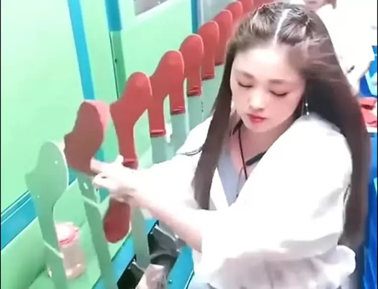 《各種技能點滿的職人工作畫面》流暢的動作加上固定的節奏,這就是人機一體的境界啊 《各種技能點滿的職人工作畫面》流暢的動作加上固定的節奏,這就是人機一體的境界啊