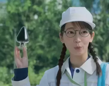 《考驗內心汙穢程度的廣告》吉岡里帆手上拿的是什麼?猥褻形狀讓日本網友全都想歪了
