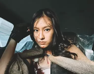 《AV帝王2》《今際之國的闖關者》恒松祐里「弓箭女高中生」從小就是童星難怪這麼可愛