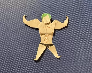 【有片】造成話題的《肌肉摺紙》摺到一半還以為是在摺紙鶴，但結果可以變成肌肉男~太帥惹