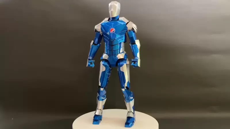 可樂喝完別丟《用鋁罐製作鋼鐵人戰甲》喝完的快樂水罐子不要丟，還可以做成帥氣的模型喔