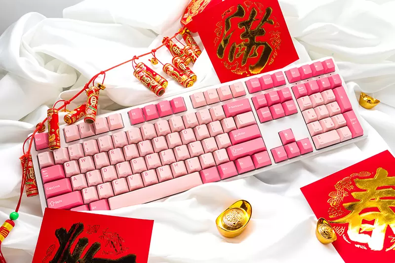 兩款Cherry新軸體登場！Ducky《One 3蛛絲粉新春特別版》熱插拔機械鍵盤，粉紅控必備！