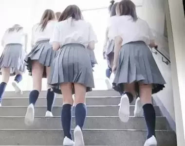 介於褲子與裙子之間的新制服誕生!《多元性別》觀念漸增,日本高校制服傳統消失?