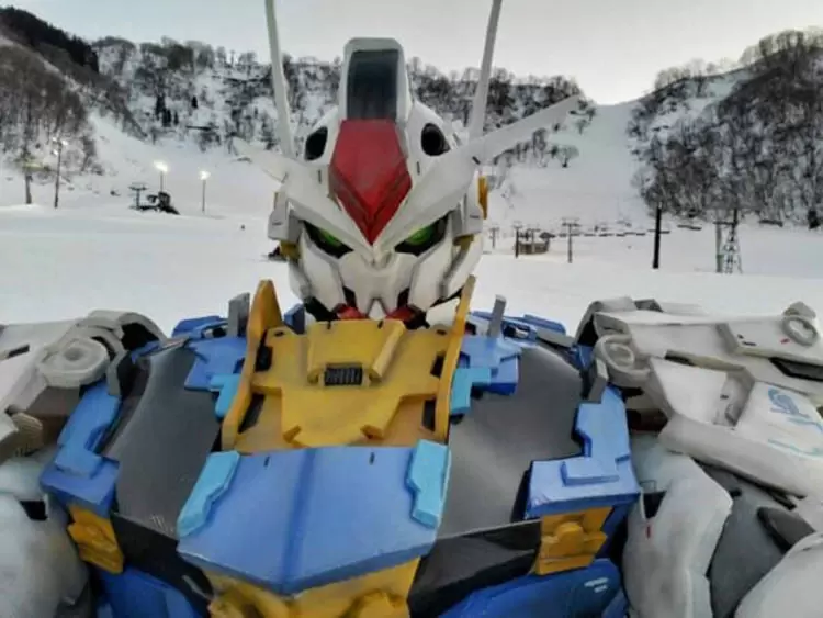 網友製作《風靈鋼彈服裝》整架機體用巧拼完成,還穿出去滑雪簡直帥爆全場 網友製作《風靈鋼彈服裝》整架機體用巧拼完成,還穿出去滑雪簡直帥爆全場