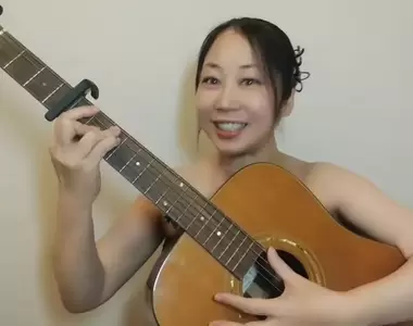 網友看法《就算脫了做轉型也沒用的女性youtuber》全裸吉他觀看數就是一個冷冰冰的事實