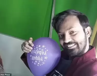 《跟氣球結婚的印度男子》一起逛街一起睡，甚至氣球爆了也要為它舉行一個葬禮