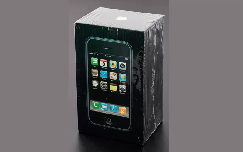全新未拆《初代iphone拍賣價近200萬台幣》發現家裡有舊手機千萬不要一時衝動啊 全新未拆《初代iphone拍賣價近200萬台幣》發現家裡有舊手機千萬不要一時衝動啊
