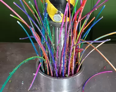 《壓力機連續壓爆影片》無論擺上什麼物品通通完勝的8分鐘大魄力影片