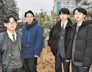 《高中生拯救落水小學生》他們上新聞的照片太帥了 日本網友爭相惡搞成樂團封面照