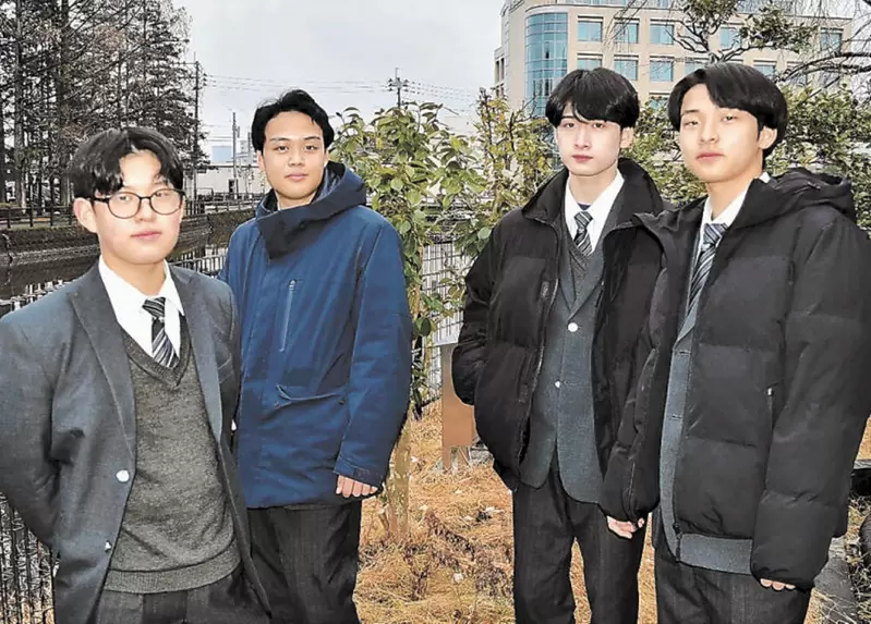 《高中生拯救落水小學生》他們上新聞的照片太帥了 日本網友爭相惡搞成樂團封面照 《高中生拯救落水小學生》他們上新聞的照片太帥了 日本網友爭相惡搞成樂團封面照
