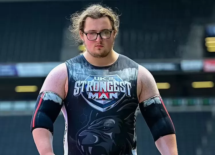 《英國最年輕大力士》20歲努力增重以及訓練,讓他以最年輕之姿獲得全國第六名 《英國最年輕大力士》20歲努力增重以及訓練,讓他以最年輕之姿獲得全國第六名